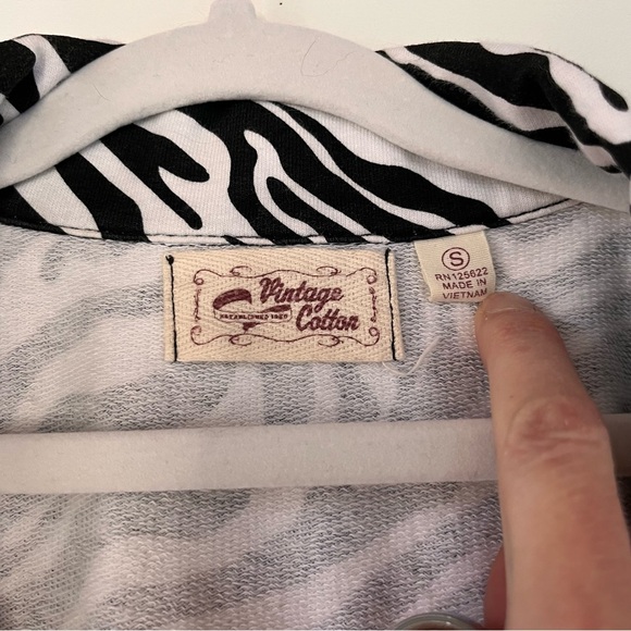 Vintage Black and White Bomber Jacket with Zebra Print - Picture 7 of 10